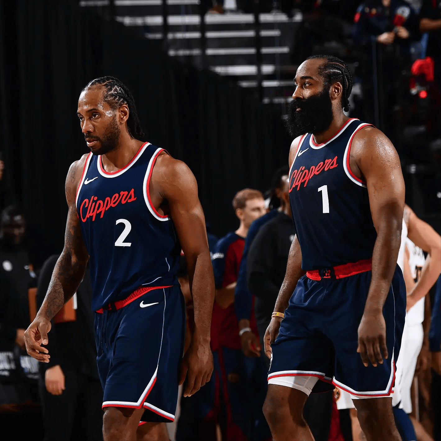 他并未以高 他并未以高